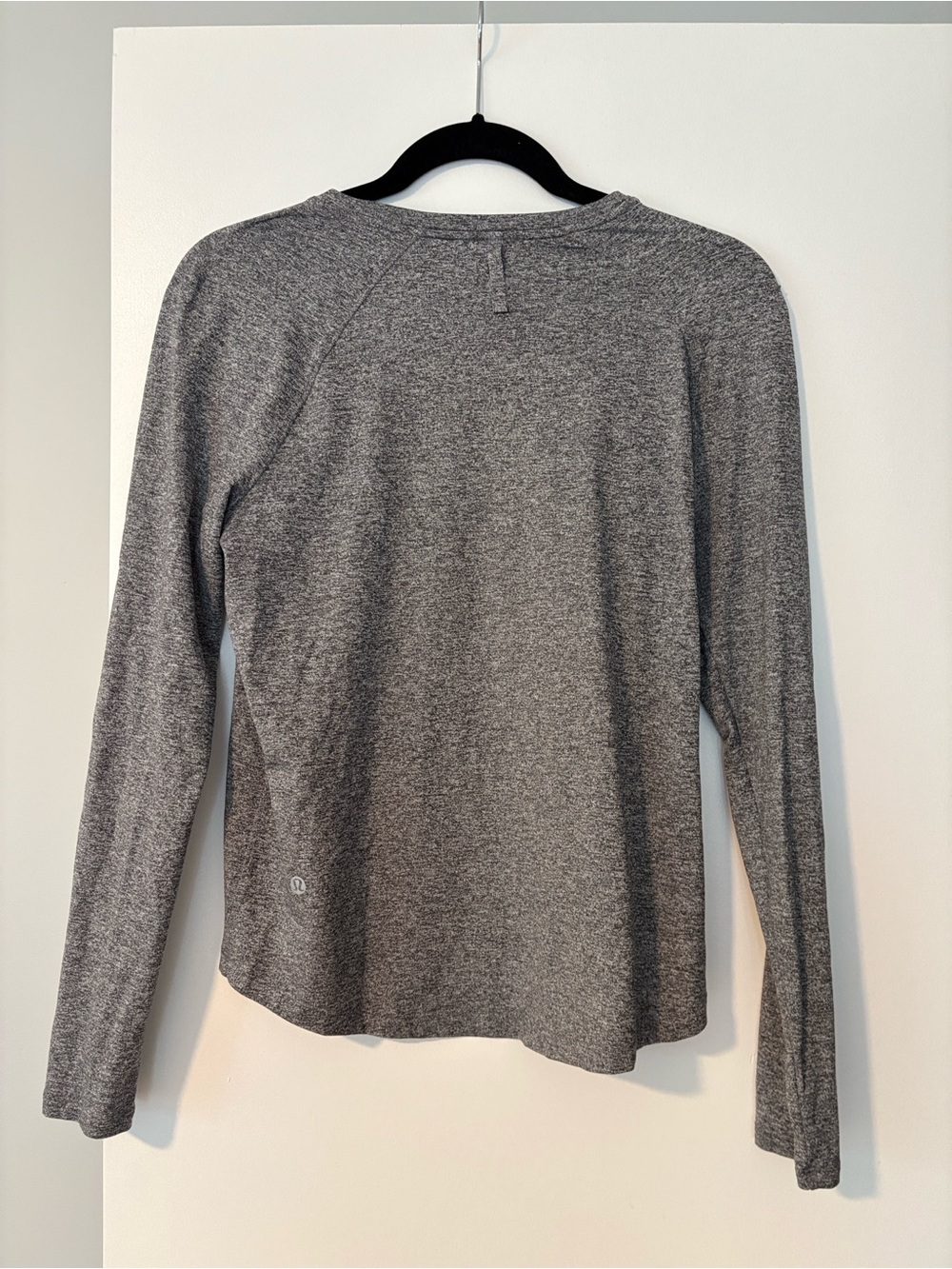 Lululemon License to Train Classic Fit Gray Long Sleeve Crewneck Top (size 4) - Picture 4 of 9